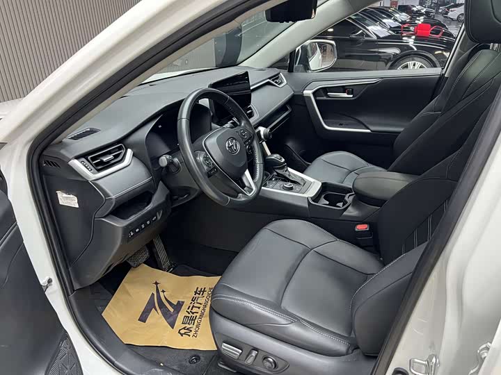 Фото 6 - Toyota Wildlander