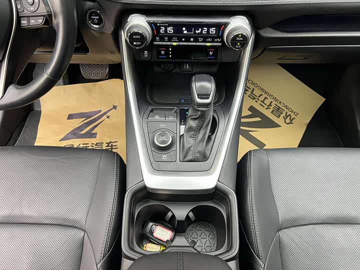 Фото 8 - Toyota Wildlander