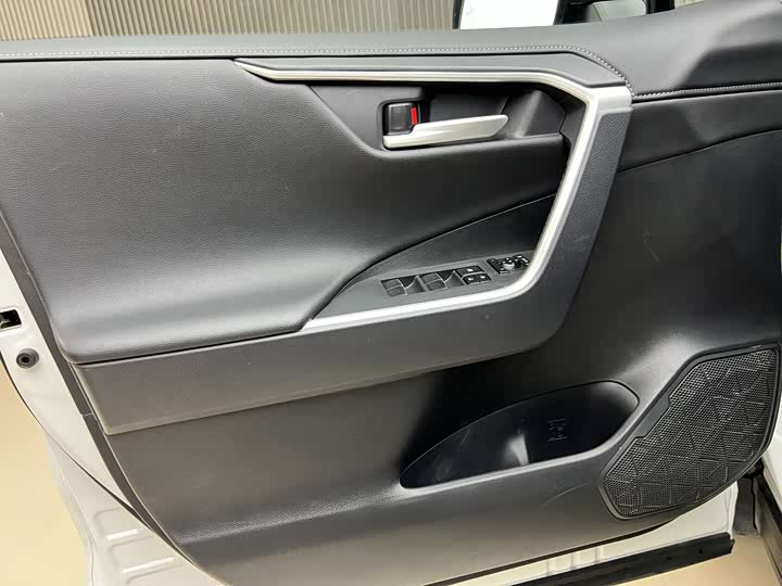 Фото 9 - Toyota Wildlander