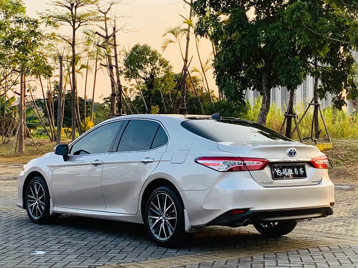 Фото 3 - Toyota Camry