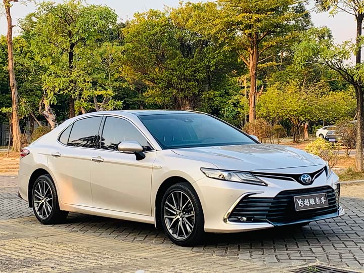 Фото 7 - Toyota Camry