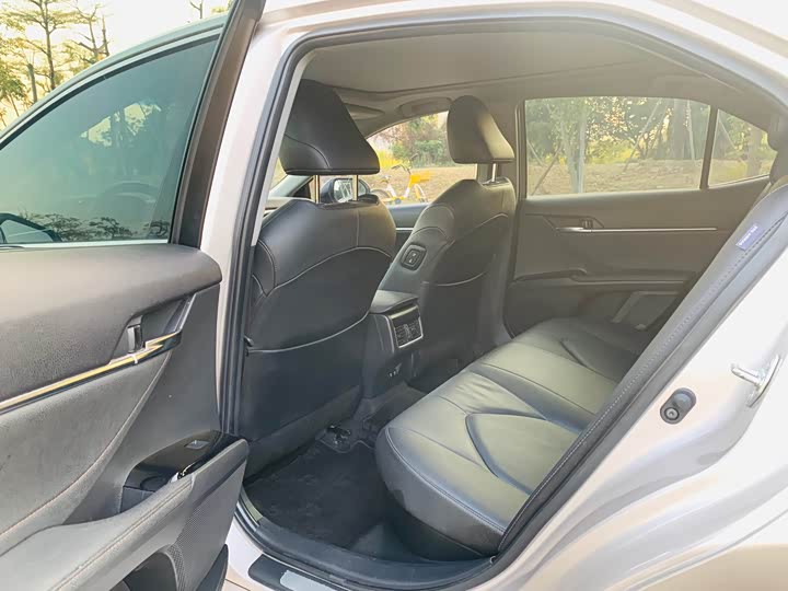 Фото 9 - Toyota Camry