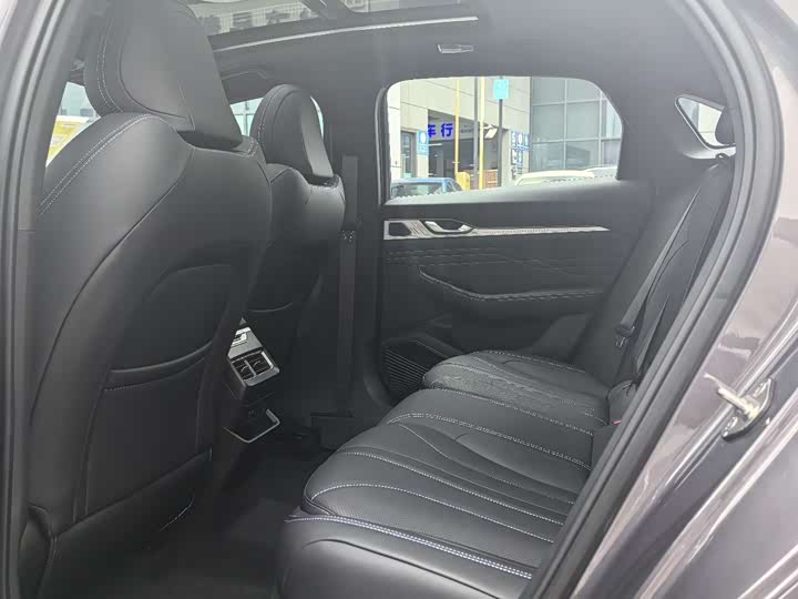 Photo 6 - Geely Preface