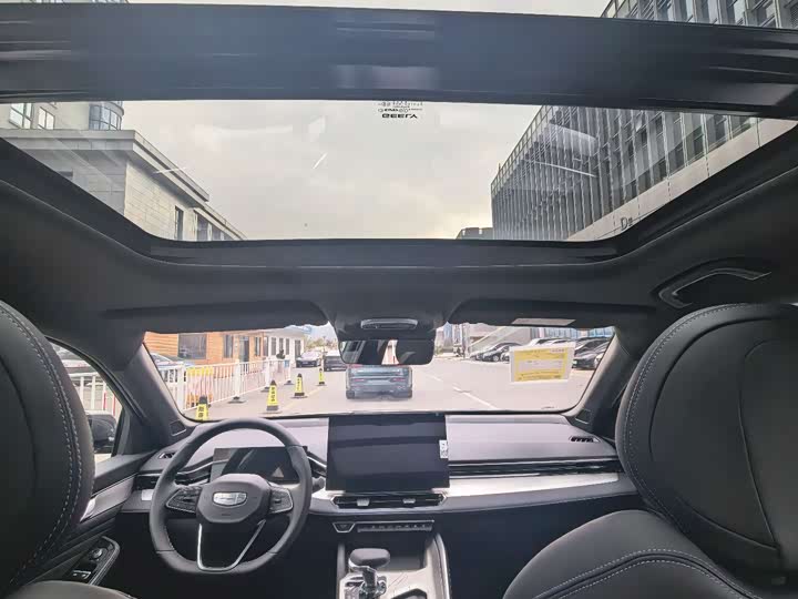 Photo 7 - Geely Preface