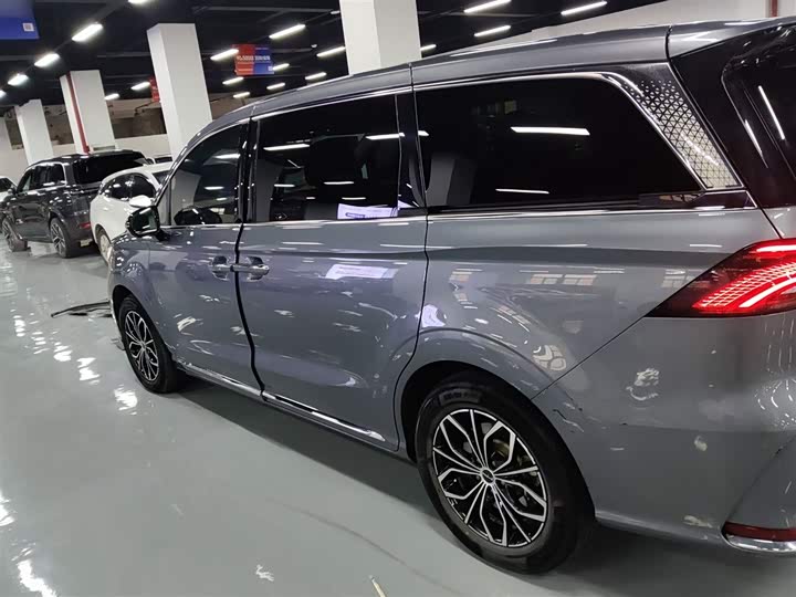 Фото 5 - Roewe iMax 8 EV