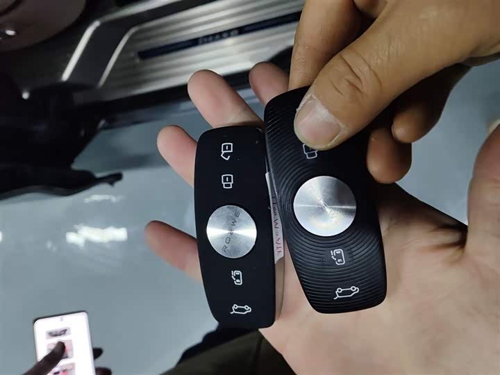 Фото 9 - Roewe iMax 8 EV