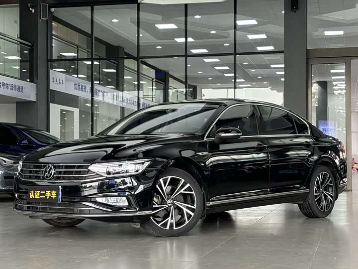 Фото 1 - Volkswagen Magotan