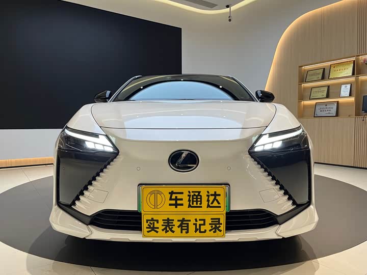 Фото 1 - Lexus RZ