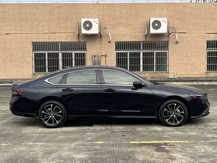 Фото 4 - Honda Accord