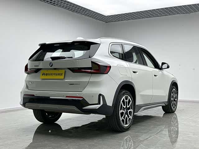 Фото 8 - BMW X1
