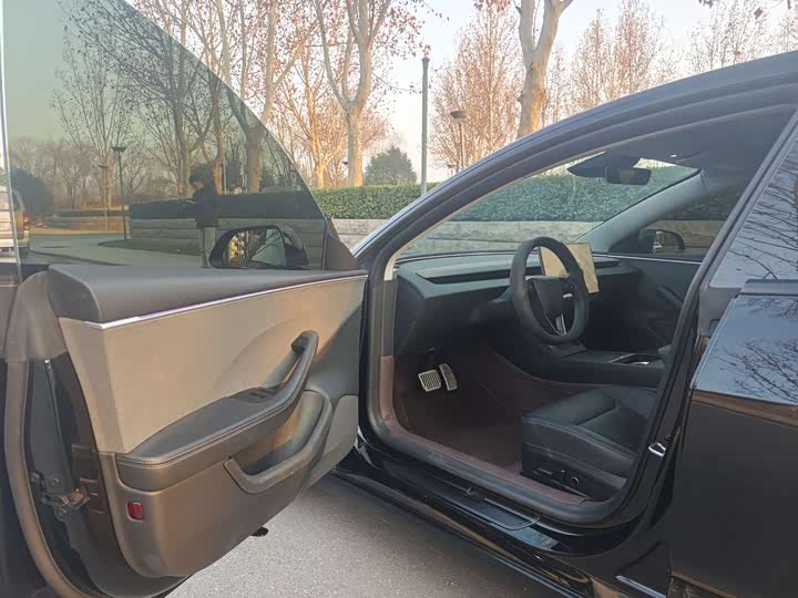 Фото 4 - Tesla Model 3