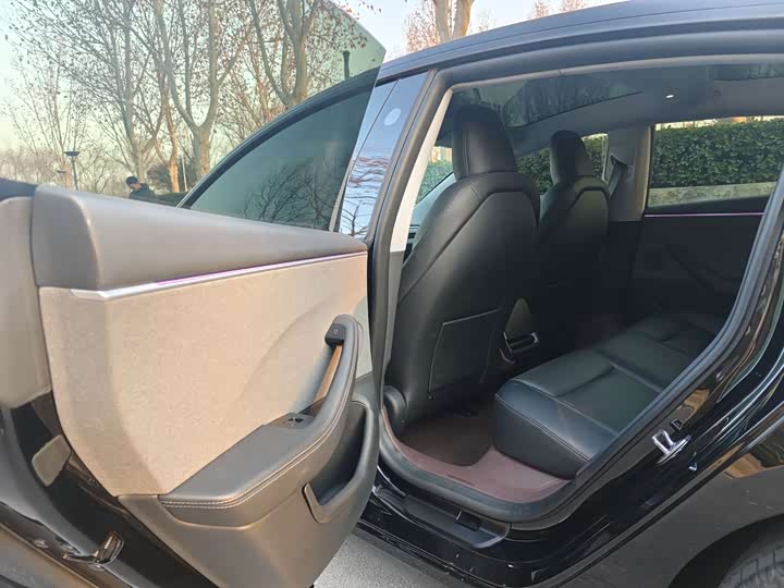 Фото 8 - Tesla Model 3