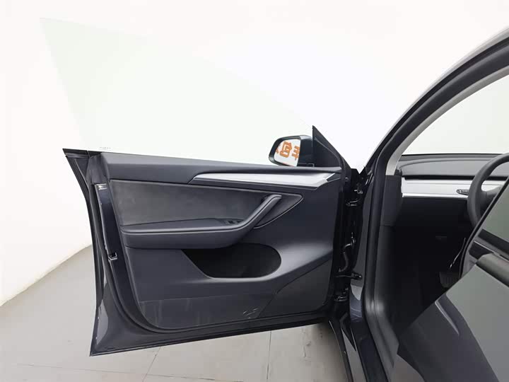 Фото 8 - Tesla Model Y