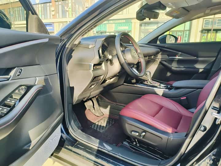 Фото 7 - Mazda CX-30