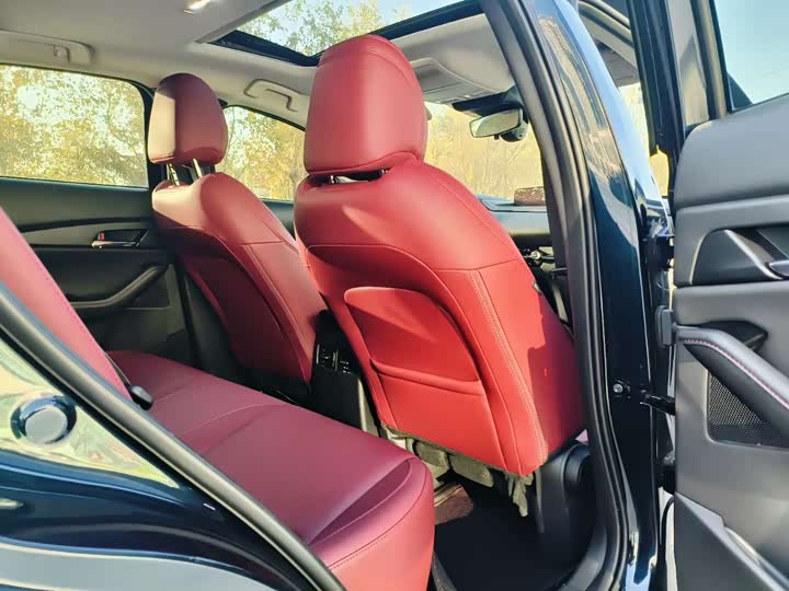 Фото 9 - Mazda CX-30