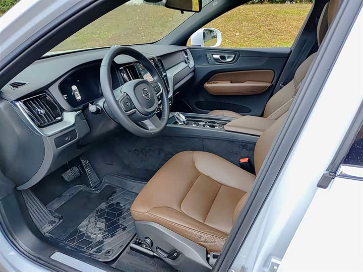 Фото 7 - Volvo XC60