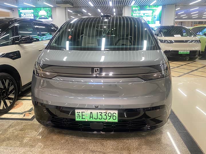 Фото 2 - Zeekr Mix