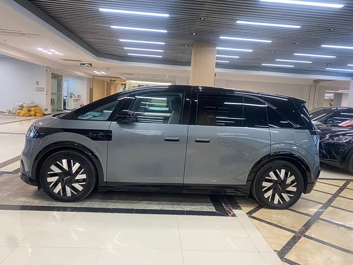 Фото 3 - Zeekr Mix