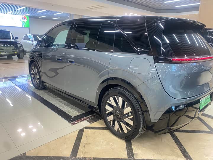 Фото 6 - Zeekr Mix