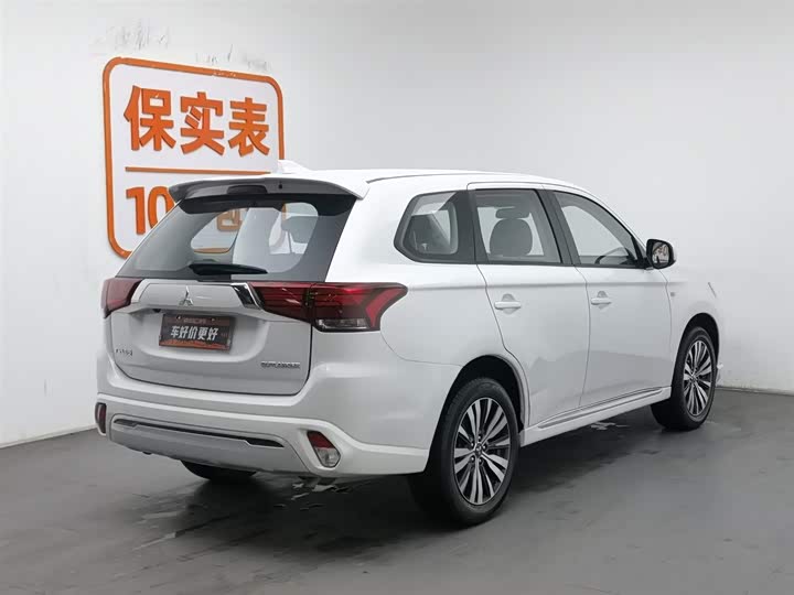 Фото 2 - Mitsubishi Outlander