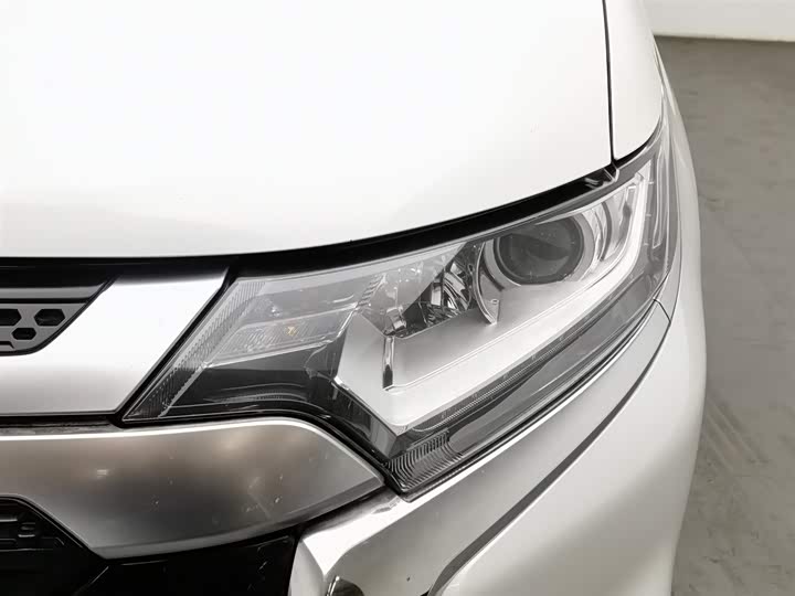 Фото 7 - Mitsubishi Outlander