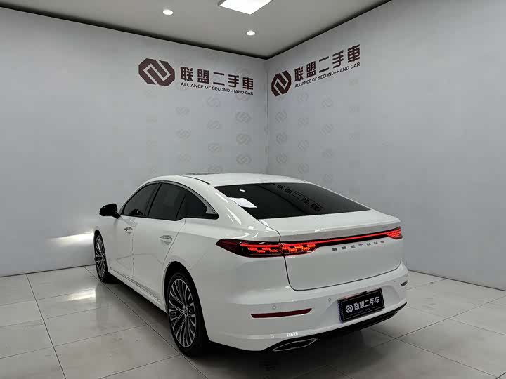 Фото 4 - Bestune B70