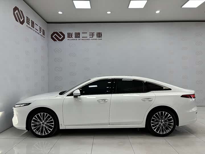 Фото 6 - Bestune B70