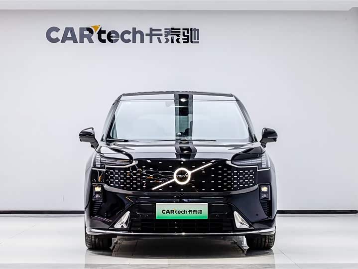 Фото 2 - Volvo EM90