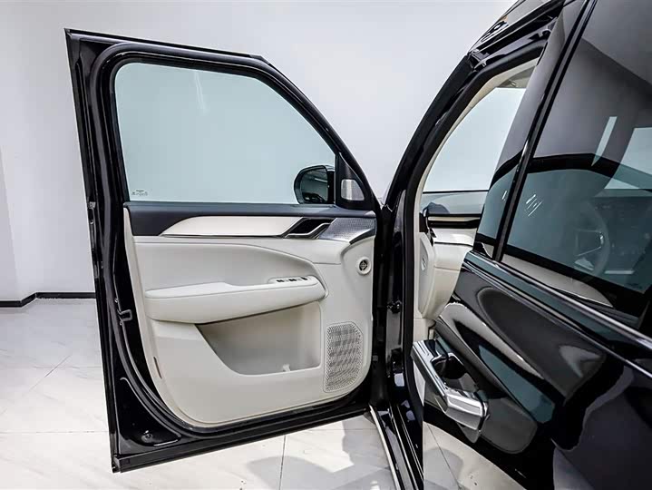 Фото 8 - Volvo EM90