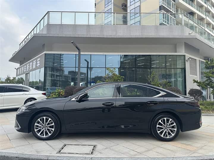 Фото 4 - Lexus ES