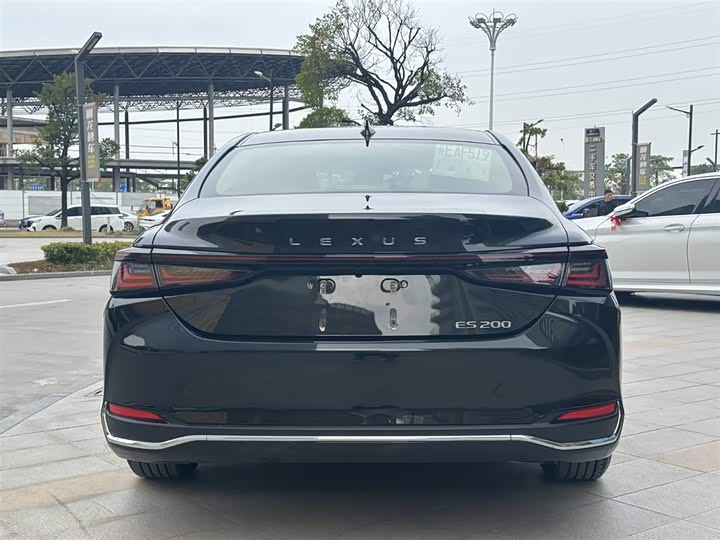 Фото 6 - Lexus ES