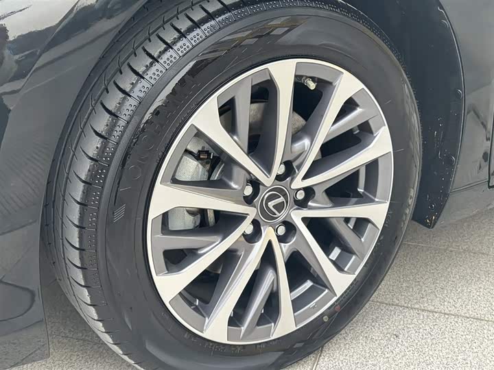 Фото 8 - Lexus ES