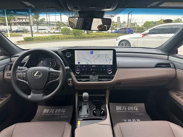 Фото 9 - Lexus ES