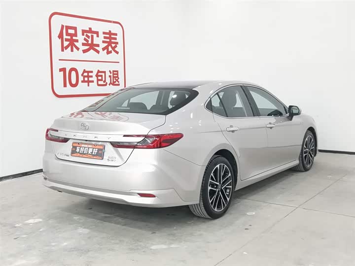 Фото 2 - Toyota Camry