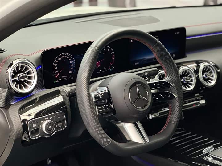Фото 7 - Mercedes-Benz A-Class