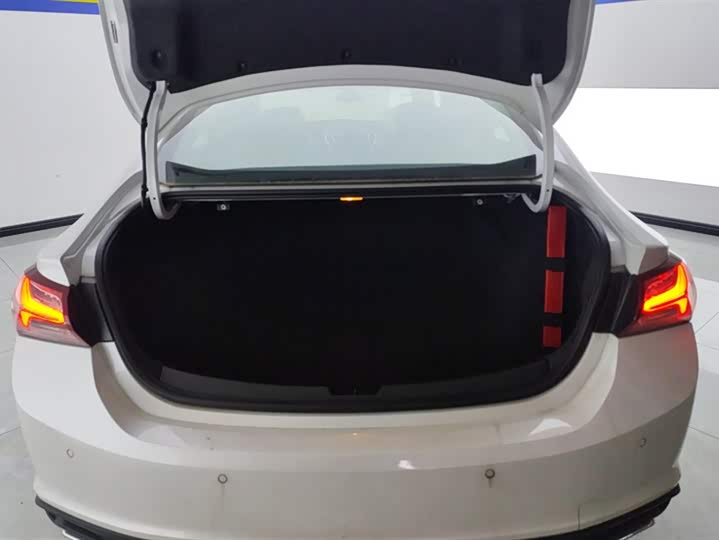 Фото 4 - Chevrolet Malibu XL