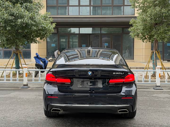 Фото 5 - BMW 5 Series