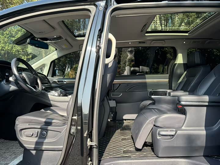 Фото 4 - GAC Trumpchi M8