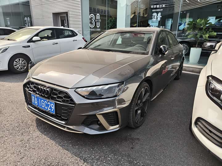 Фото 1 - Audi A4L