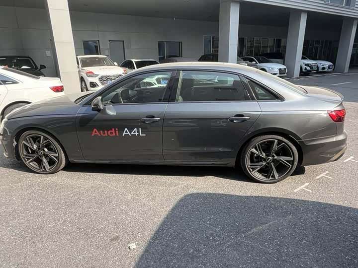 Фото 4 - Audi A4L