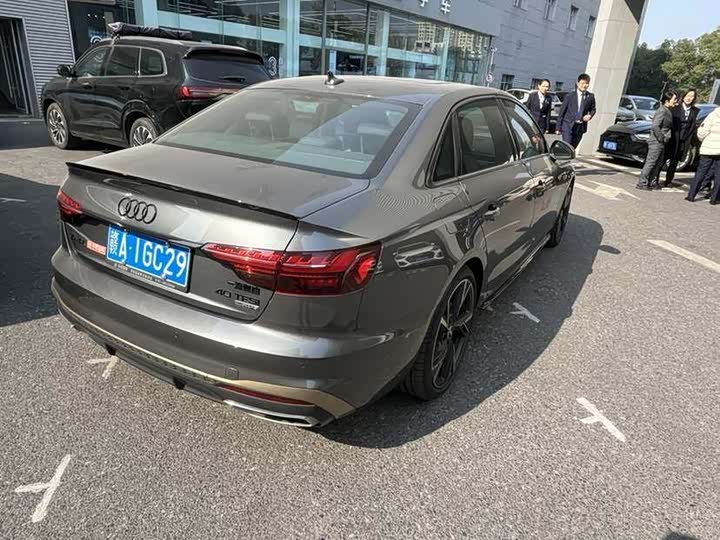 Фото 6 - Audi A4L