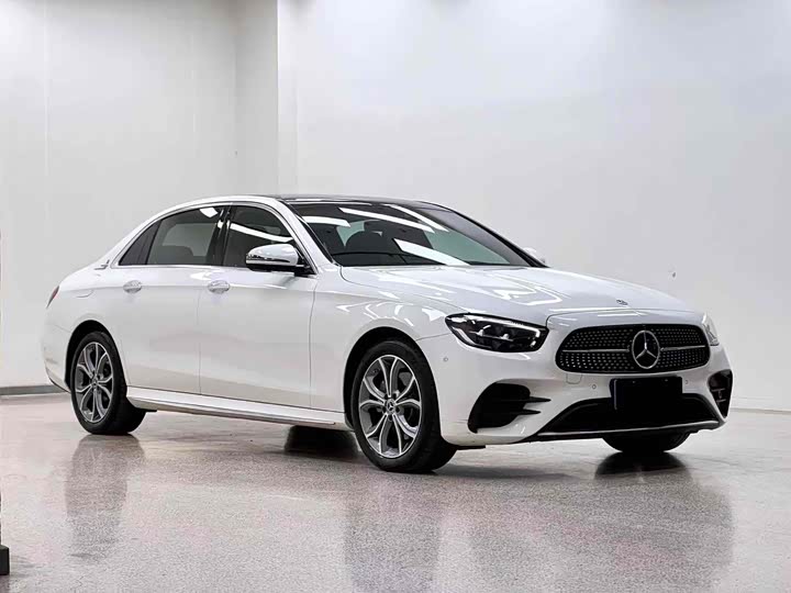 Фото 3 - Mercedes-Benz E-Class