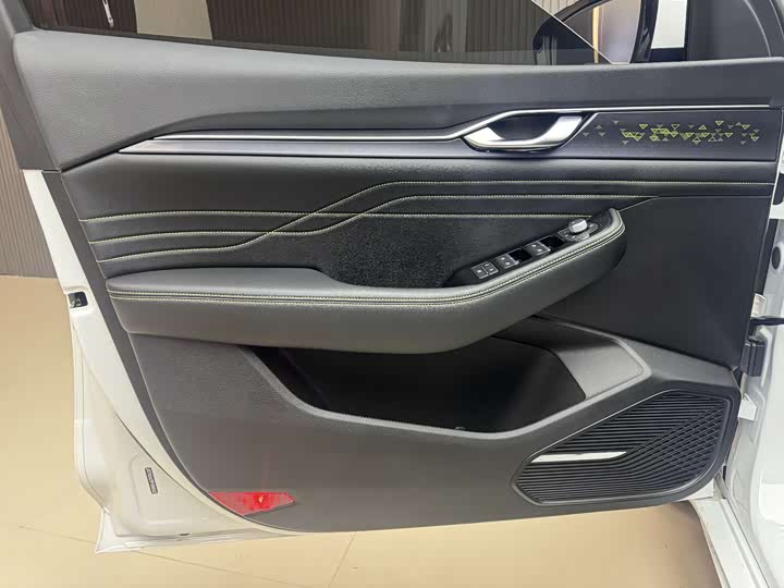 Фото 5 - Geely Preface