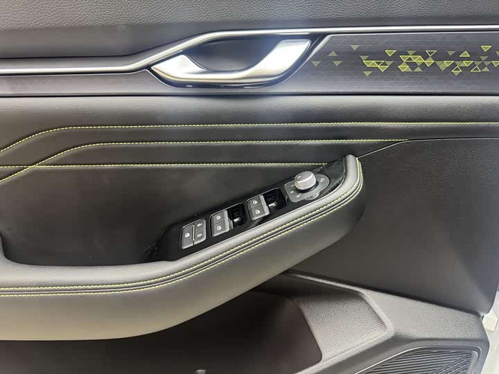 Фото 8 - Geely Preface