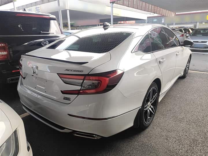 Фото 7 - Honda Accord