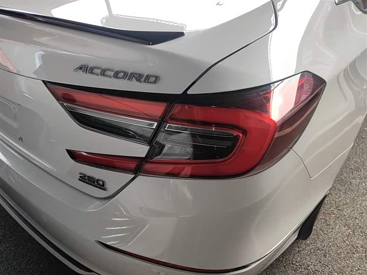 Фото 8 - Honda Accord