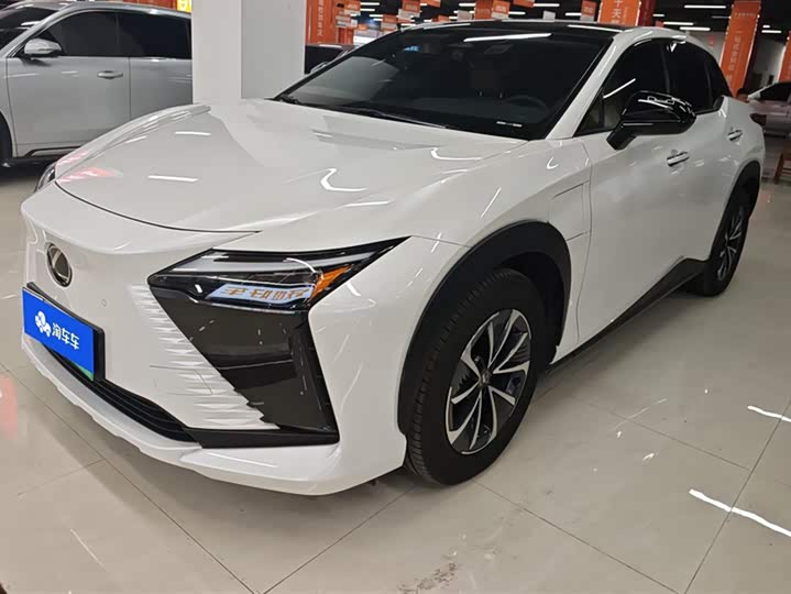 Фото 1 - Lexus RZ