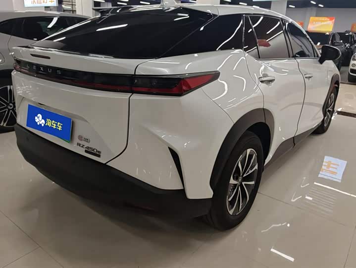 Фото 3 - Lexus RZ