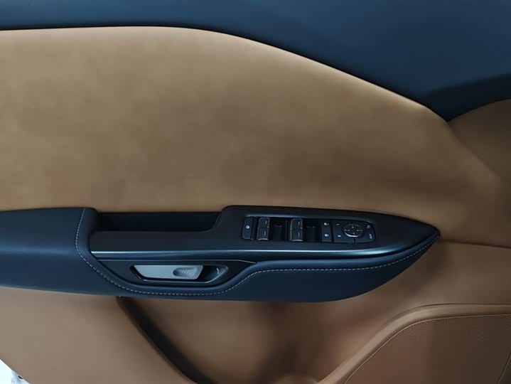 Фото 7 - Lexus RZ