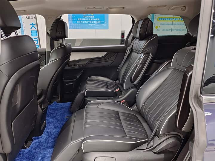 Фото 8 - Roewe iMax 8